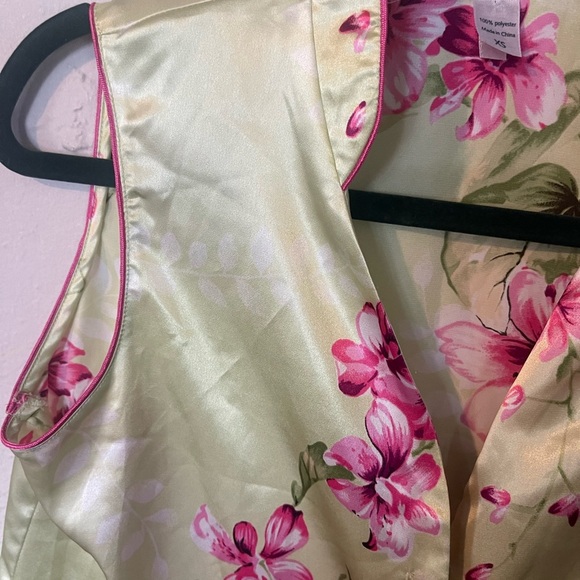 Oscar De La Renta Floral Satin Sleeveless Blouse - Picture 2 of 7